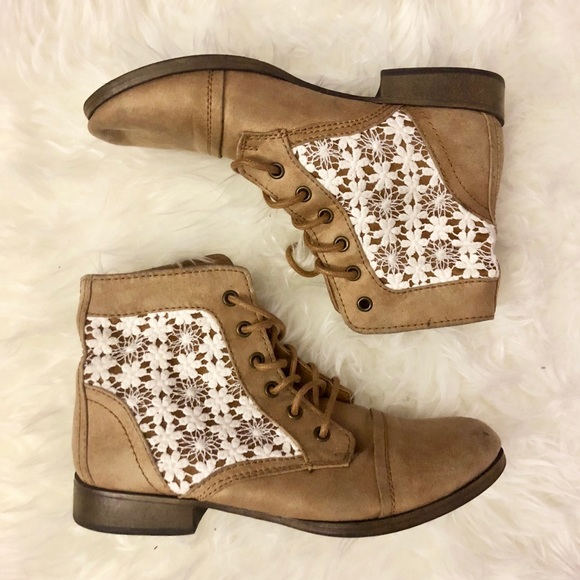 Brash Shoes - 💗HOST PICK💗 Tan Combat Boots Crochet